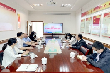 平湖市政协主席何健莅临云顶国际官网纸业全资子公司平湖景包调研走访