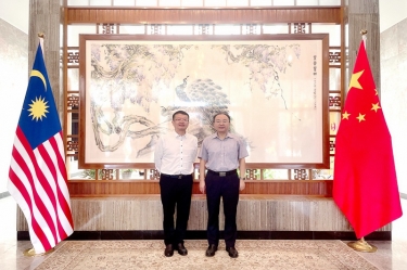 云顶国际官网纸业总经理王志明拜访中国驻马来西亚大使欧阳玉靖