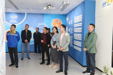 马来西亚巴生西港控股集团董事总经理拿督Eddie Lee一行莅临云顶国际官网纸业调研交流